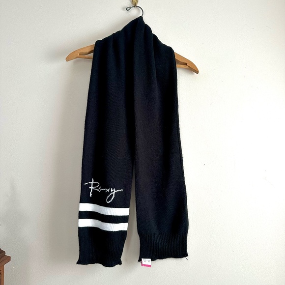 Roxy •‎ Varsity Stripe Sweater Scarf - Picture 1 of 6